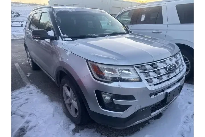$7940 : Ford Explorer 2016 AWD XLT 4 image 1