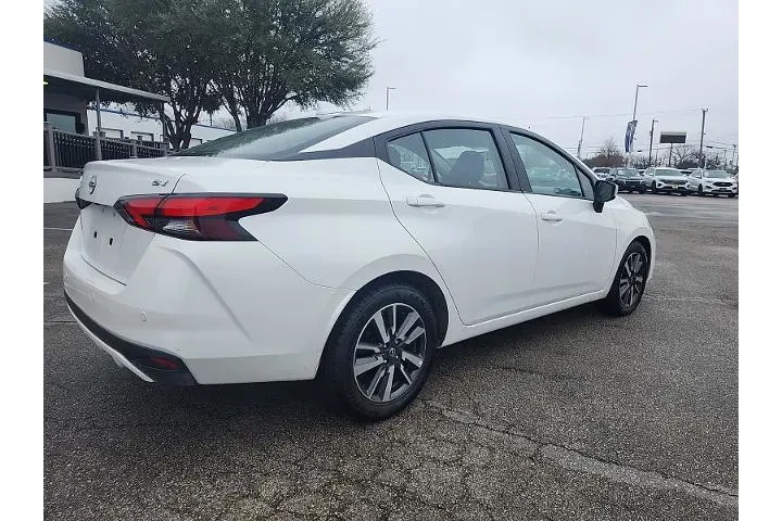 $16998 : Nissan Versa 2024 SV 4dr Sed image 3