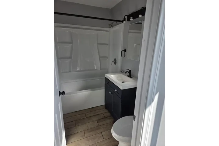 $1100 : Spacious 1BR 1BA $1100 image 6