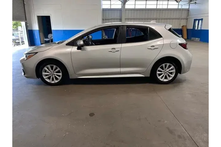 $24462 : Toyota Corolla Hatchback 202 image 6