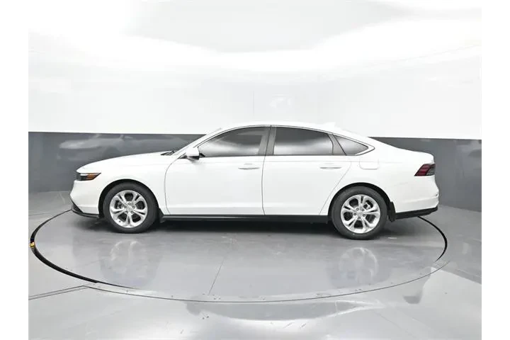 $23356 : Honda Accord 2023 LX 4dr Sed image 2