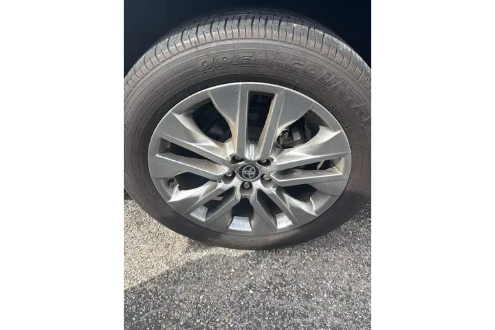 $35201 : Toyota RAV4 2024 XLE Premium image 9