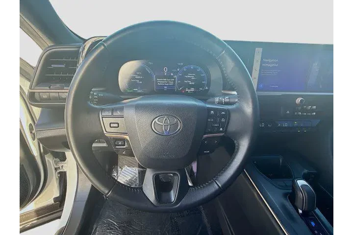 $28465 : Toyota Crown 2023 AWD XLE 4d image 8