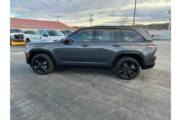 $29977 : Jeep Grand Cherokee 2023 4x4 image 3