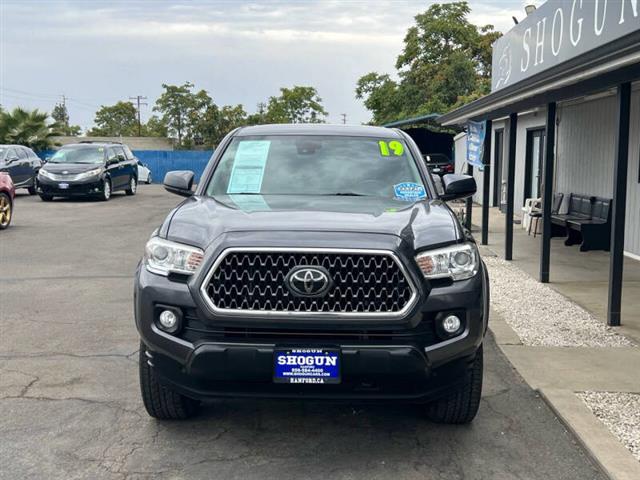 $28150 : 2019 Tacoma SR5 V6 image 3