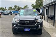 $28150 : 2019 Tacoma SR5 V6 thumbnail