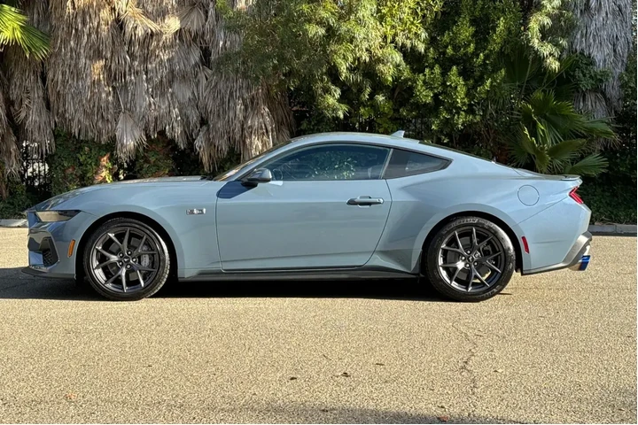 Ford Mustang 2025 GT 2dr Fas image 6