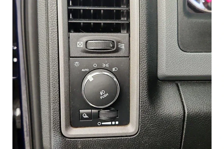 $18998 : Ram 1500 2015 4x2 Express 4d image 5