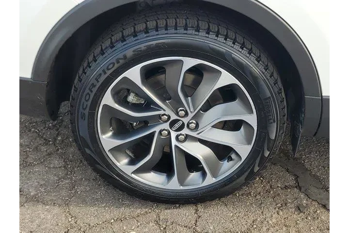 $39995 : Lincoln Nautilus 2022 AWD Re image 7