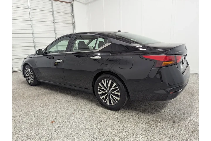 $21997 : Nissan Altima 2023 2.5 SV 4d image 4