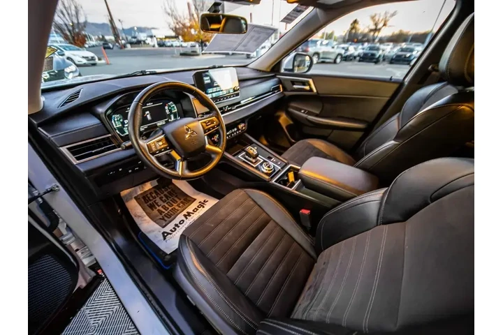 $25988 : Mitsubishi Outlander PHEV 20 image 9