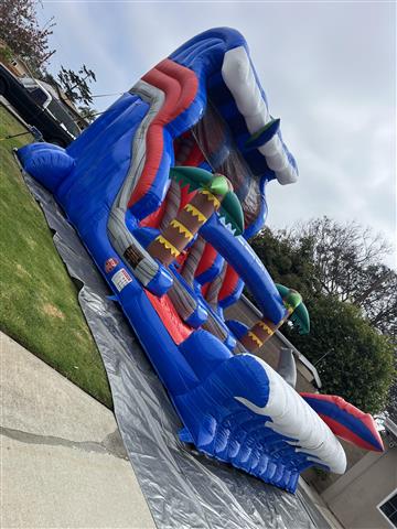 Waterslide 18ft tall image 4