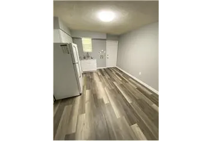 $1350 : Rental property with 2 bedro image 3