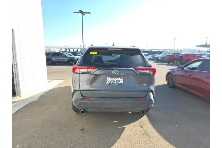 $21900 : Toyota RAV4 2021 XLE 4dr SUV image 5