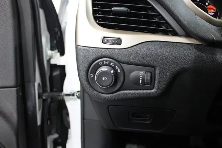 $14982 : Jeep Cherokee 2018 Latitude image 9