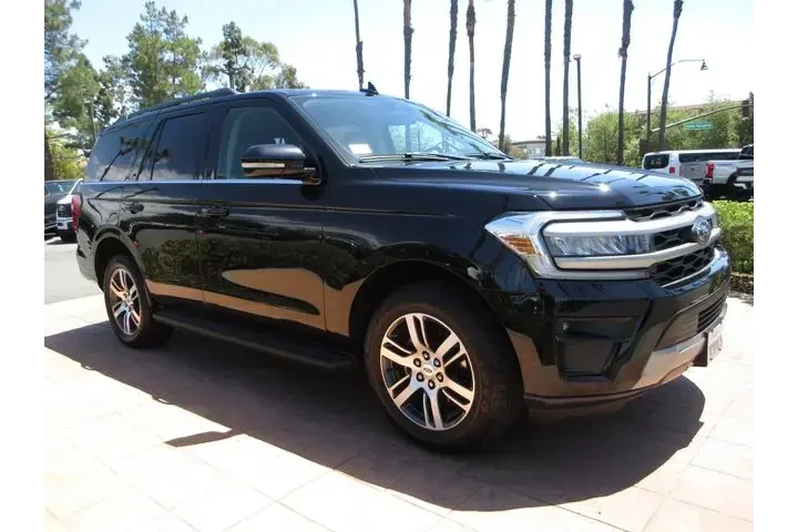 $39466 : Ford Expedition 2024 4x2 XLT image 6