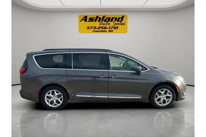 $9700 : 2017 Pacifica Touring Plus image 7