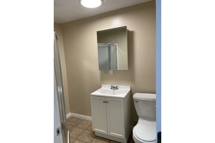 $1200 : Estudio en Paramount image 1