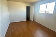 $1700 : HAWTHORNE APT. 1 REC. thumbnail