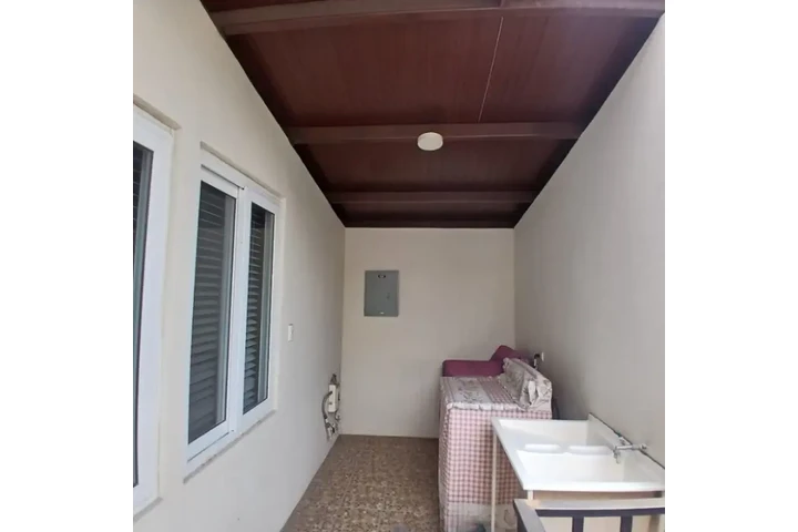 $1100 : Apartamento en renta zona 13 image 5