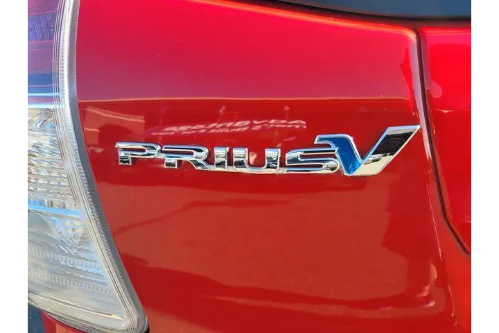 $17246 : Toyota Prius v 2015 Three 4d image 7