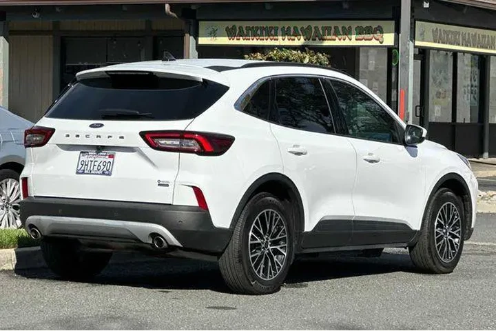 $24998 : Ford Escape Plug-In Hybrid 2 image 3