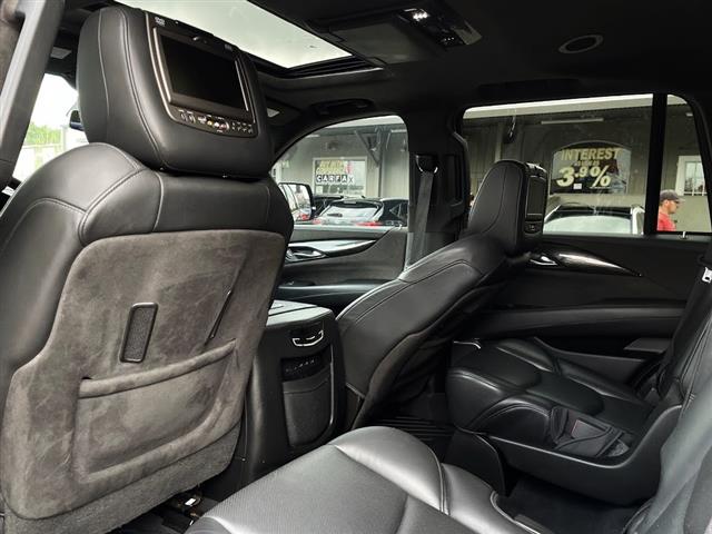 2019 Escalade 4WD 4dr Platinum image 8