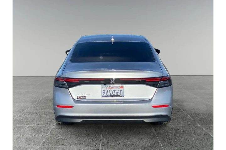 $31553 : Honda Accord 2025 LX 4dr Sed image 4