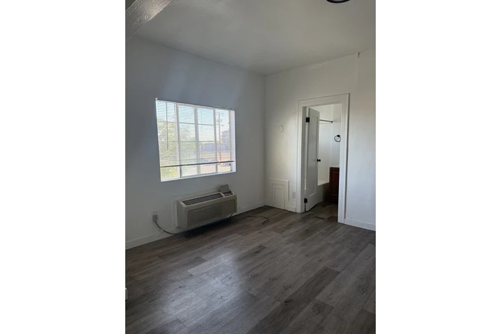 $1200 : Estudio en renta image 2