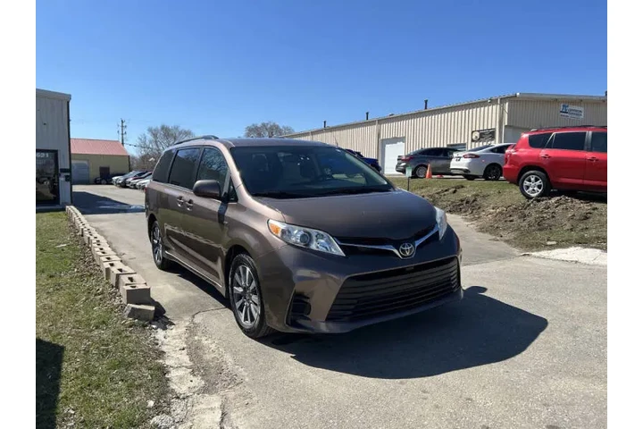 $17900 : 2020 Sienna LE 7-Passenger image 8