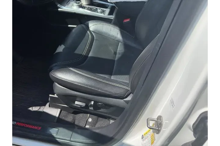 $30750 : Ford Explorer 2020 AWD ST 4d image 4