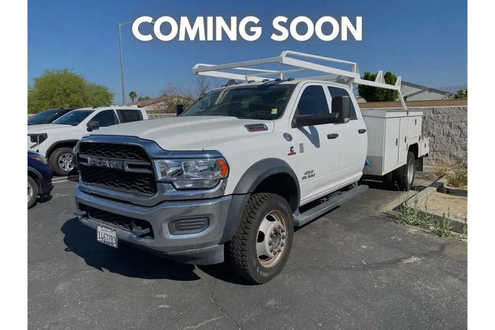 2019 5500 Chassis Cab image 1