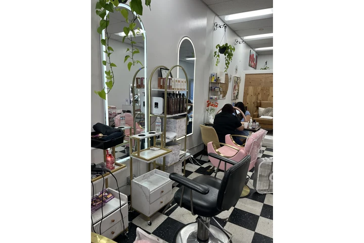 $800 : Salon tifanys image 3