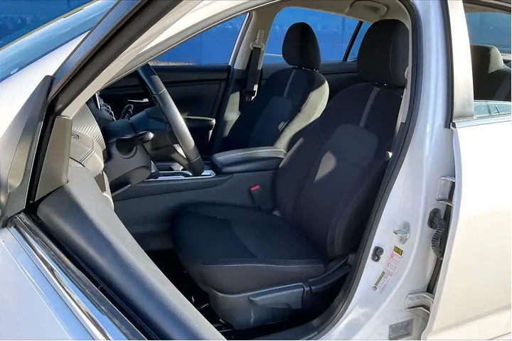 $19250 : Nissan Sentra 2024 SV 4dr Se image 7