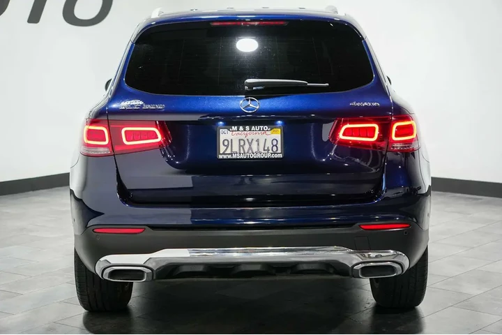 $22889 : 2020 GLC 300 image 4