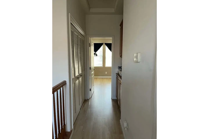 $1400 : Se renta cuarto image 1