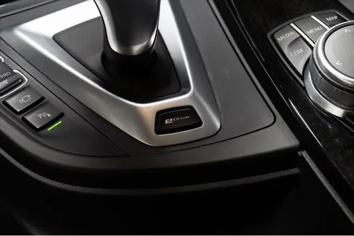 $14313 : BMW 3 Series 2017 330e iPerf image 4