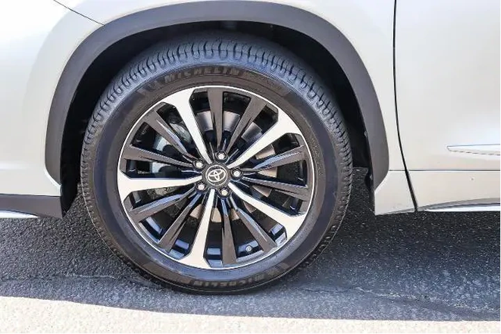$31995 : Toyota Highlander 2021 XSE 4 image 9