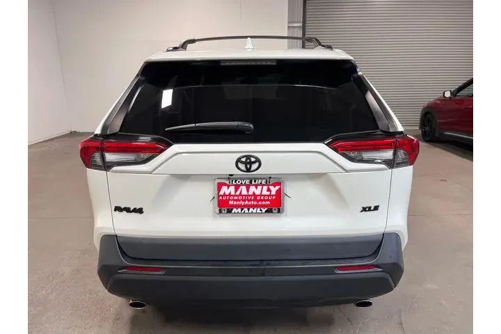 $28983 : Toyota RAV4 2021 XLE Premium image 4