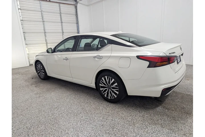 $21499 : Nissan Altima 2023 2.5 SV 4d image 4