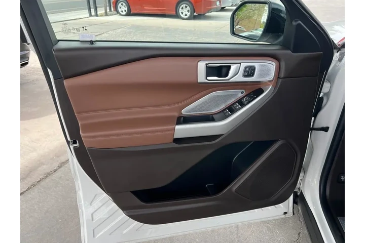 2021 Explorer King Ranch AWD image 10