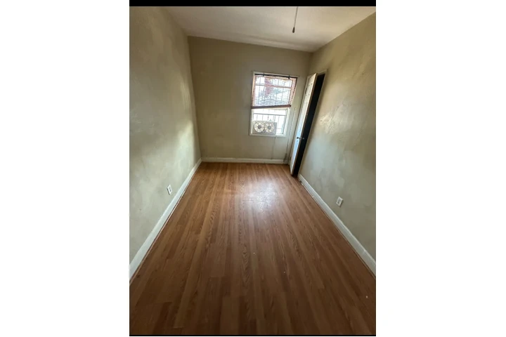 $700 : Se renta cuarto $700 image 1
