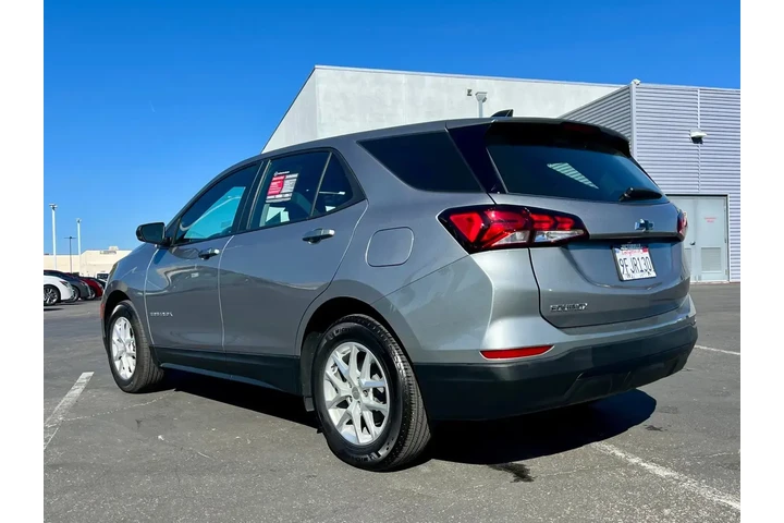 $24477 : Chevrolet Equinox 2023 LS 4d image 6