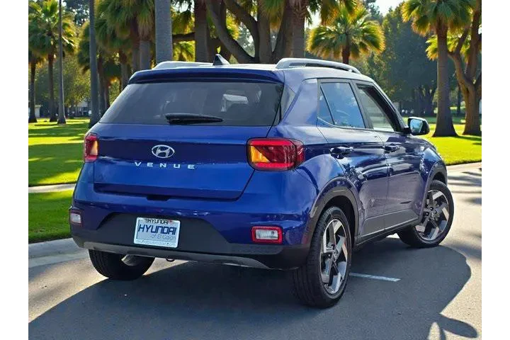 $17895 : Hyundai VENUE 2022 Limited 4 image 5