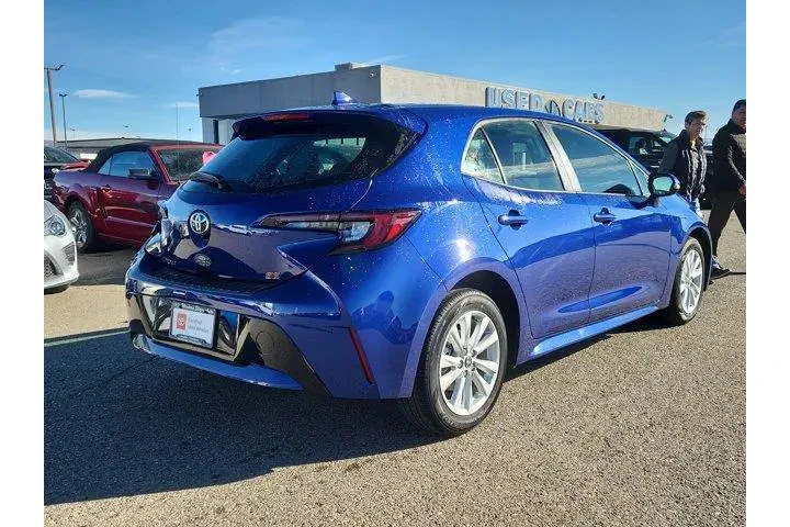 $24995 : Toyota Corolla Hatchback 202 image 3