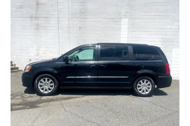 $8318 : 2016 Town & Country 4dr Wgn T image 2