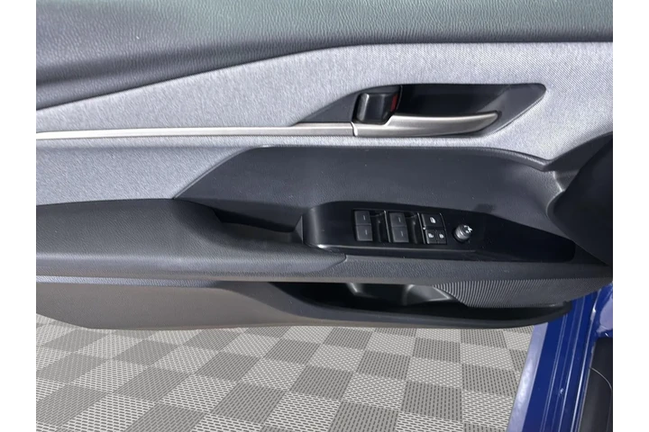 $30000 : Gold Certified 2025 Camry LE image 5