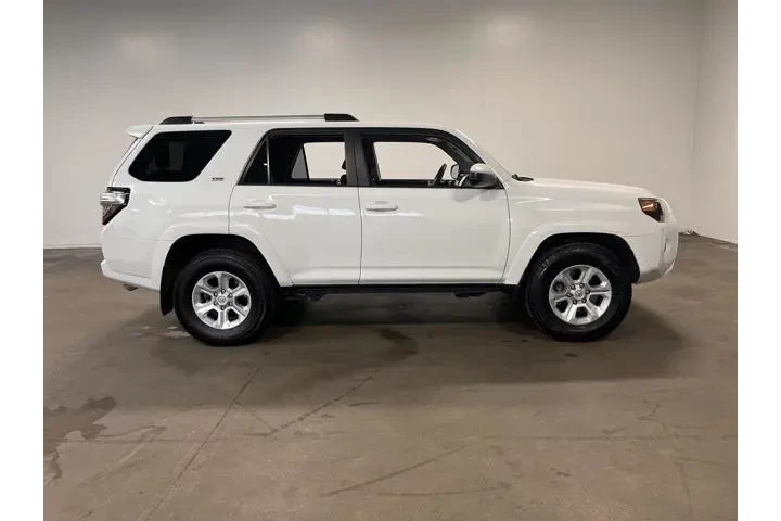$31936 : Toyota 4Runner 2023 4x2 SR5 image 2