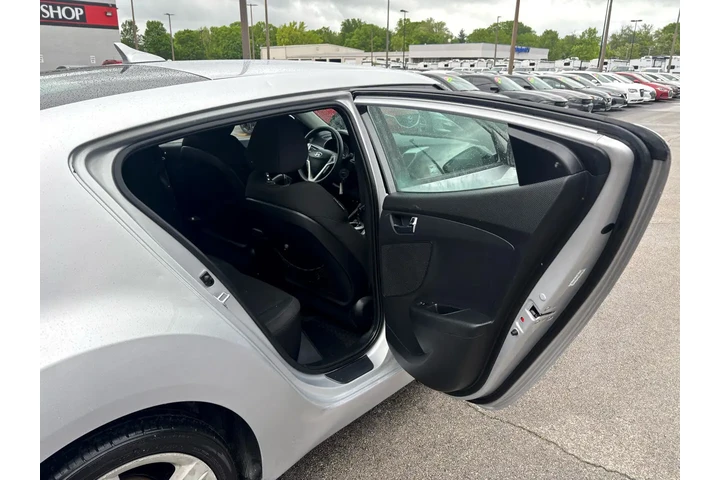 $5780 : 2014 Veloster 3dr Cpe Auto w/ image 10