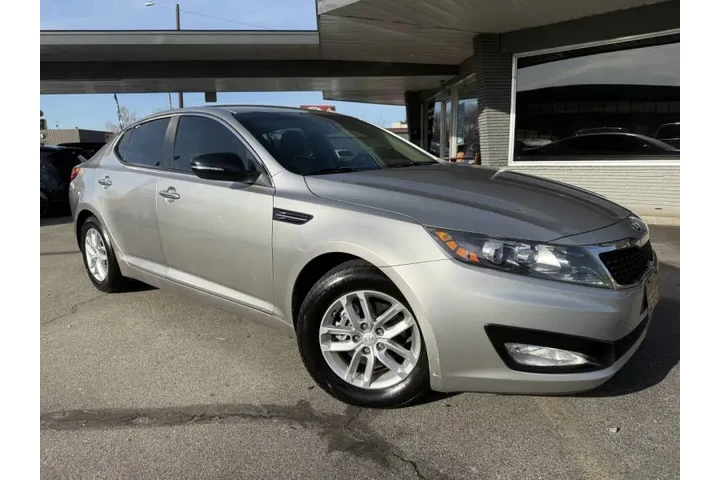$8200 : 2013 Optima LX image 9